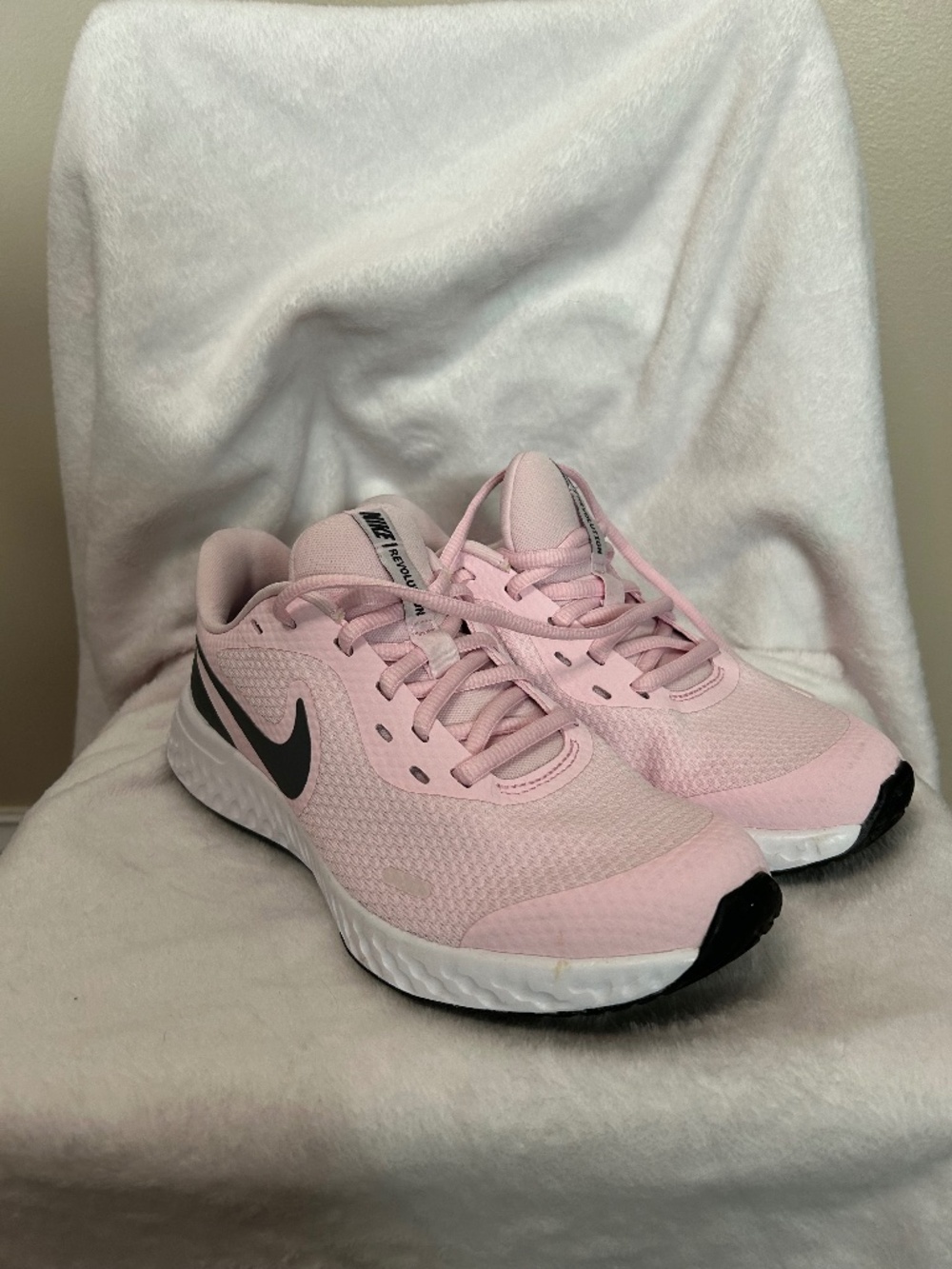 Nike Revolution 5 Kids Running Shoes Pink Grey BQ5671-601 Size 5Y / Women 6.5
